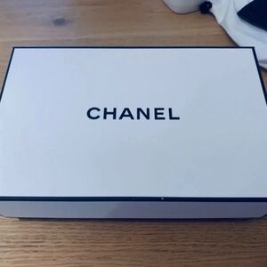 ♦️Chanel Brand New Box With tissue